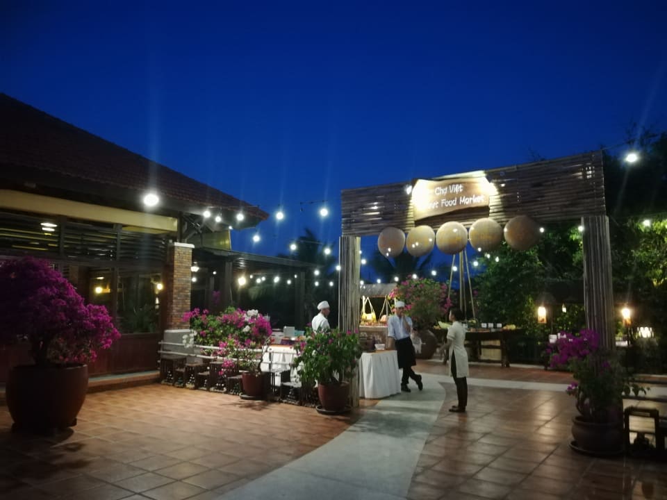 Sehr entspanntes Abendessen im Hauptrestaurant Pandanus Resort