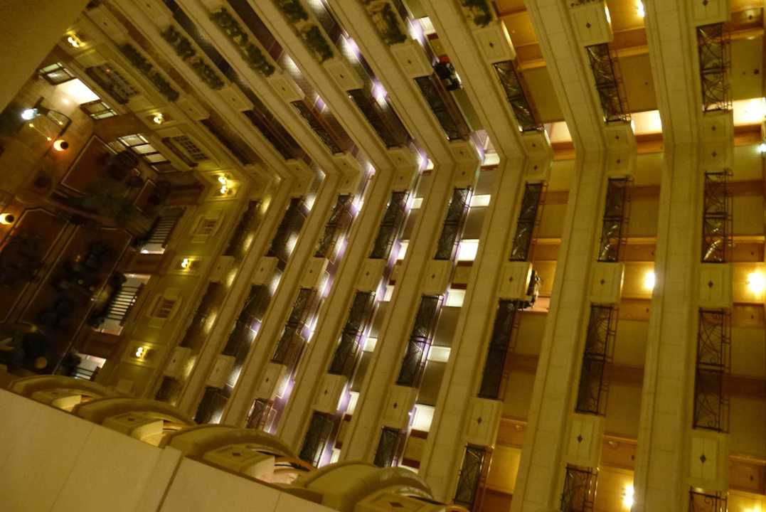 Blick in den Lichthof Hotel Majesty Plaza Shanghai