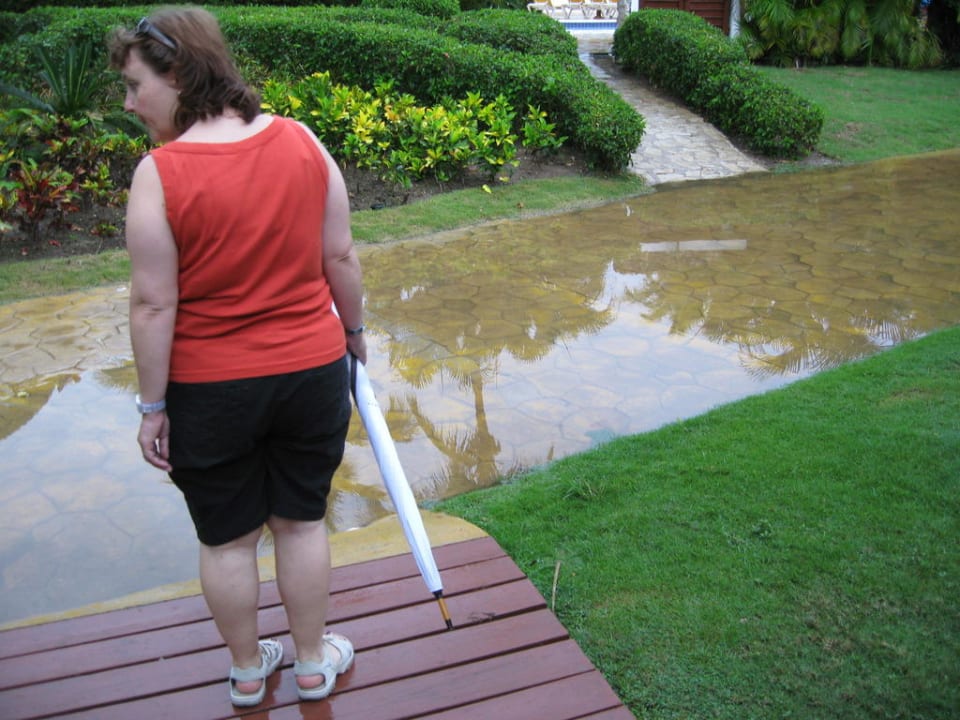 Gehwege bei Regen Catalonia Royal Bavaro - Adults only