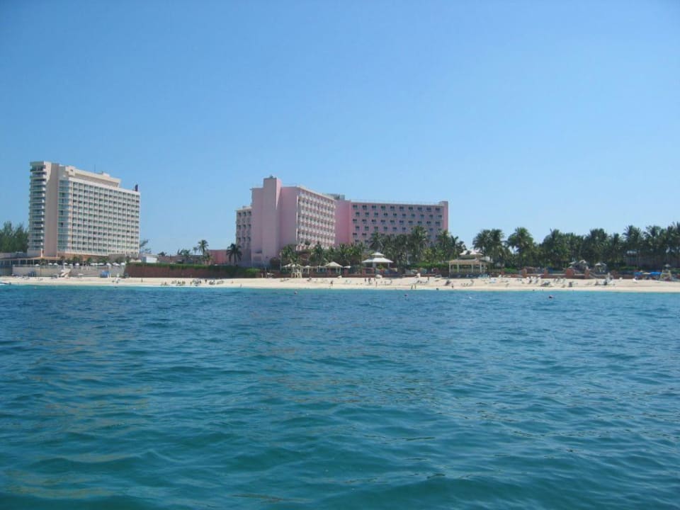 RIU (links) & Atlantis (rechts) Hotel Riu Palace Paradise Island
