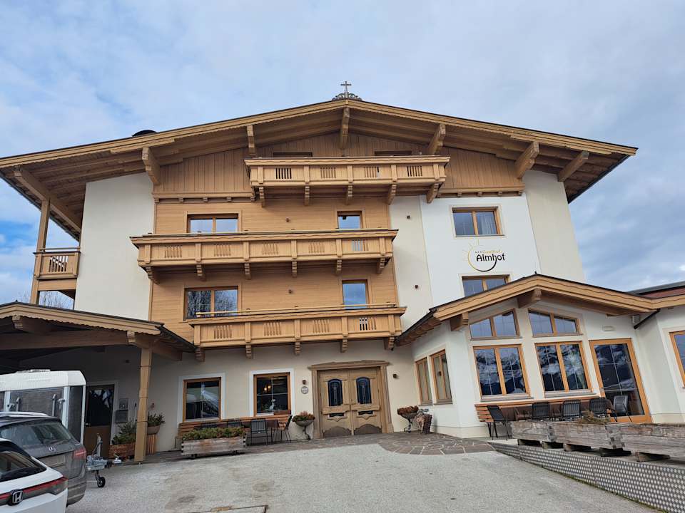 Außenansicht Gasthof Almhof