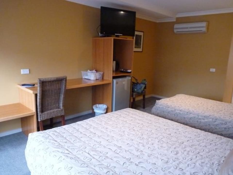 Zimmer Sandpiper Motel