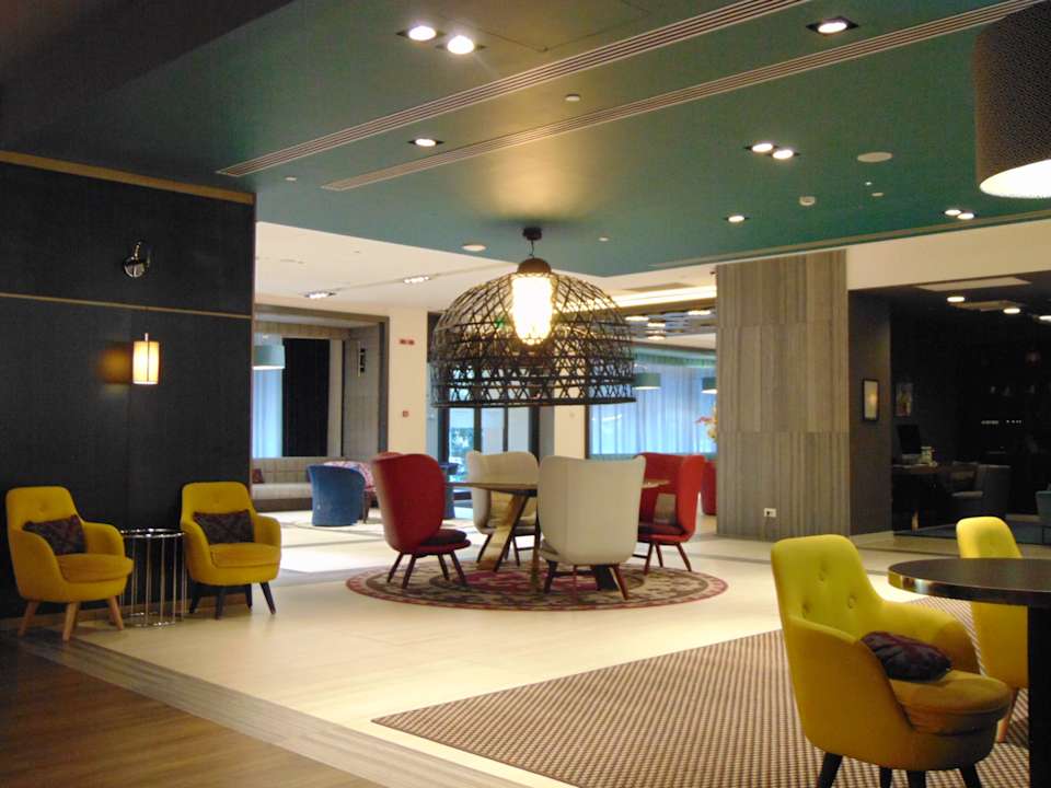 Lobby Mercure Almaty City Center