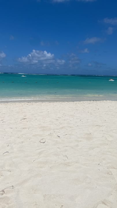 Strand Crystals Beach Resort Belle Mare, a member of Radisson Individuals