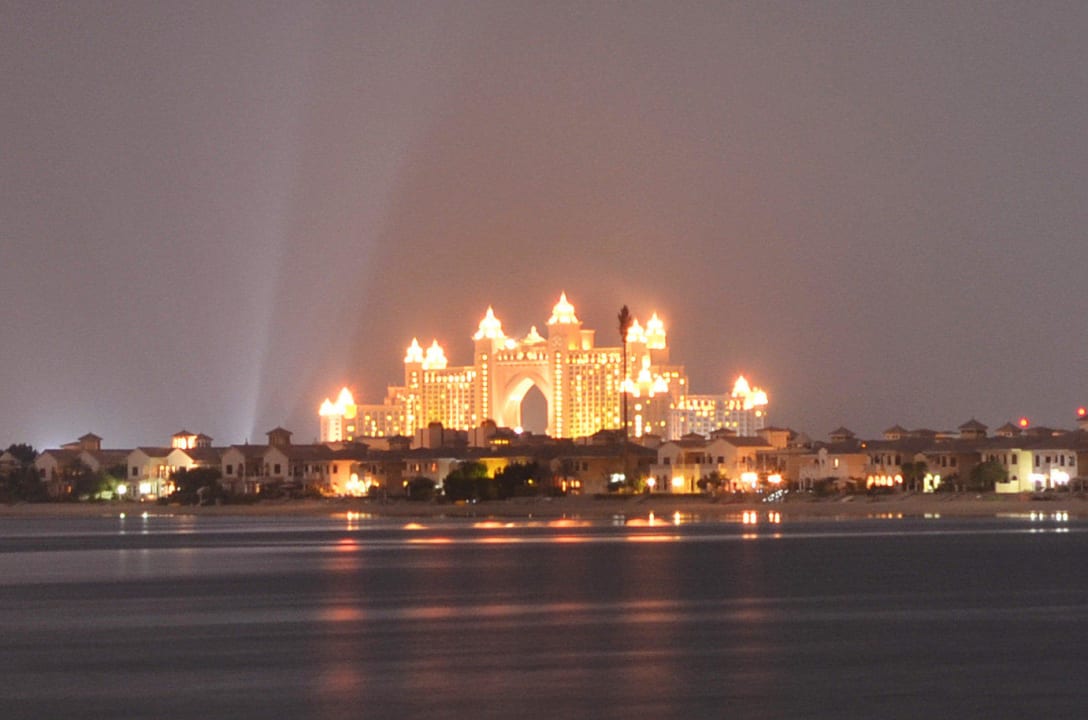 На территории Anantara The Palm Dubai Resort