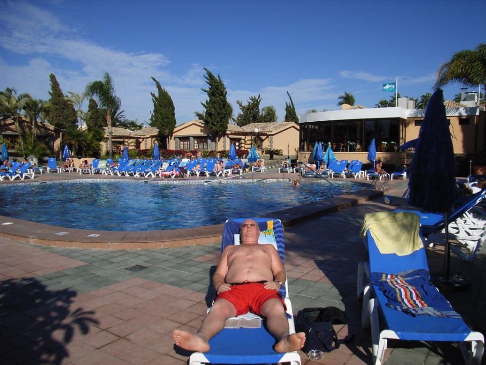 An einem von drei Pools in der Anlage Suites & Villas by Dunas