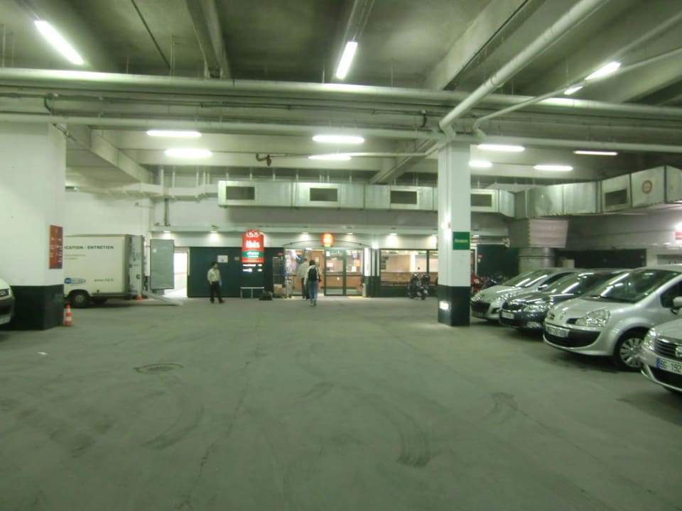 Eingang Tiefgarage ibis Paris 17 Clichy Batignolles
