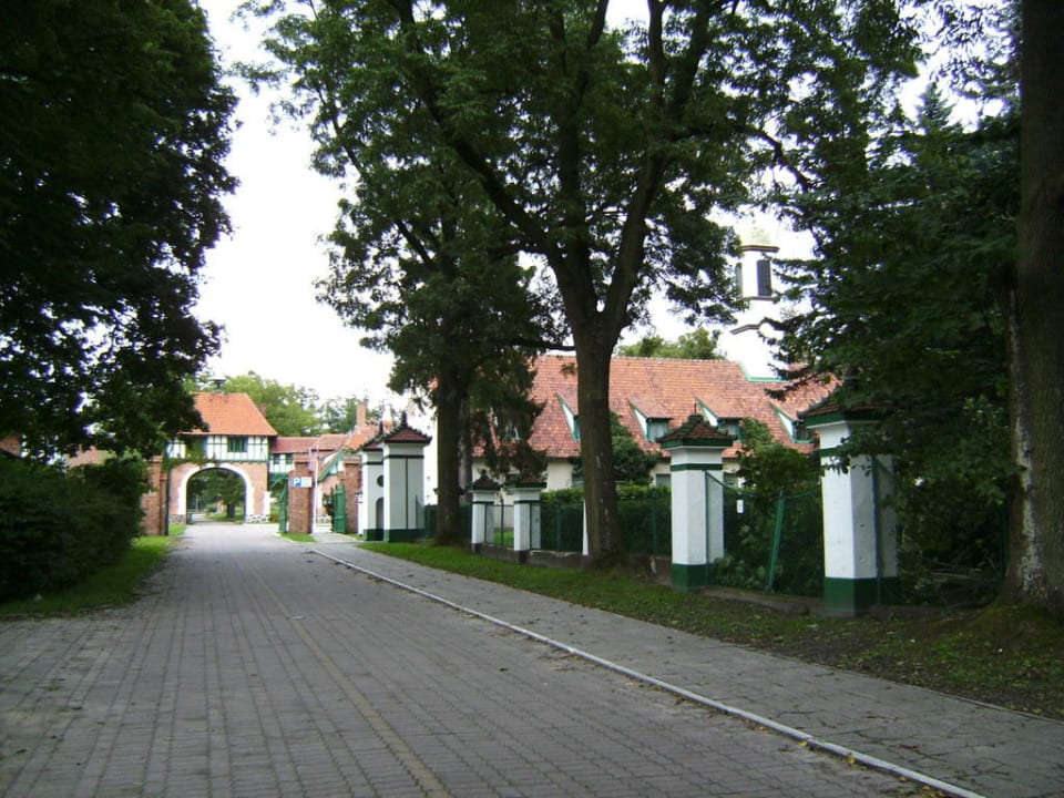 Einfahrt zum Innenhof  Kadyny Folwark Hotel & Spa