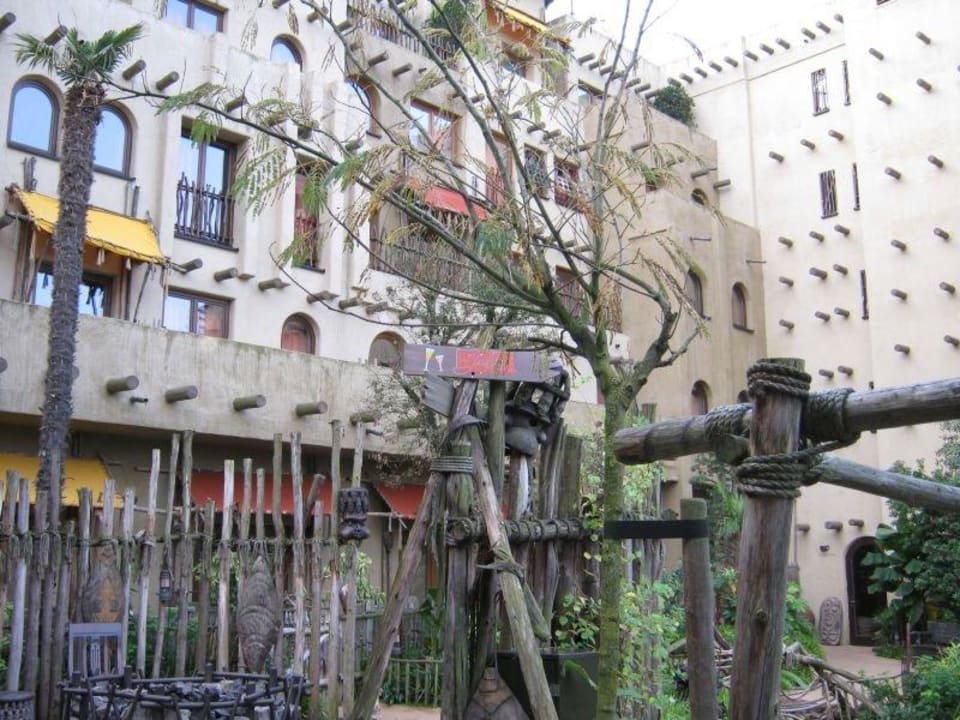 Blick zu den Zimmern Hotel Matamba - Phantasialand Erlebnishotel