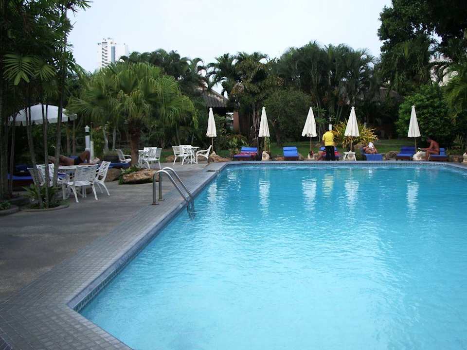 Großer Pool Hotel The Cottage