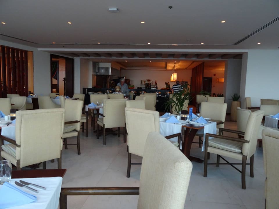Diningroom Radisson Blu Resort Fujairah