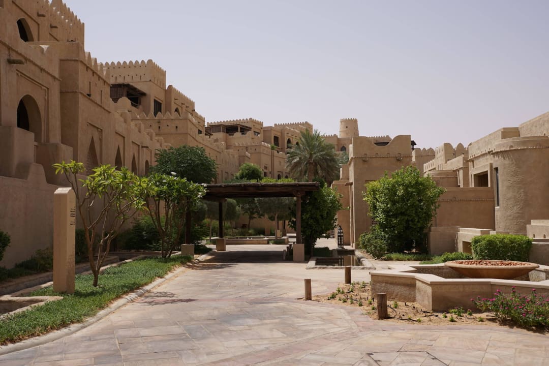 Innenhof Qasr Al Sarab Desert Resort by Anantara