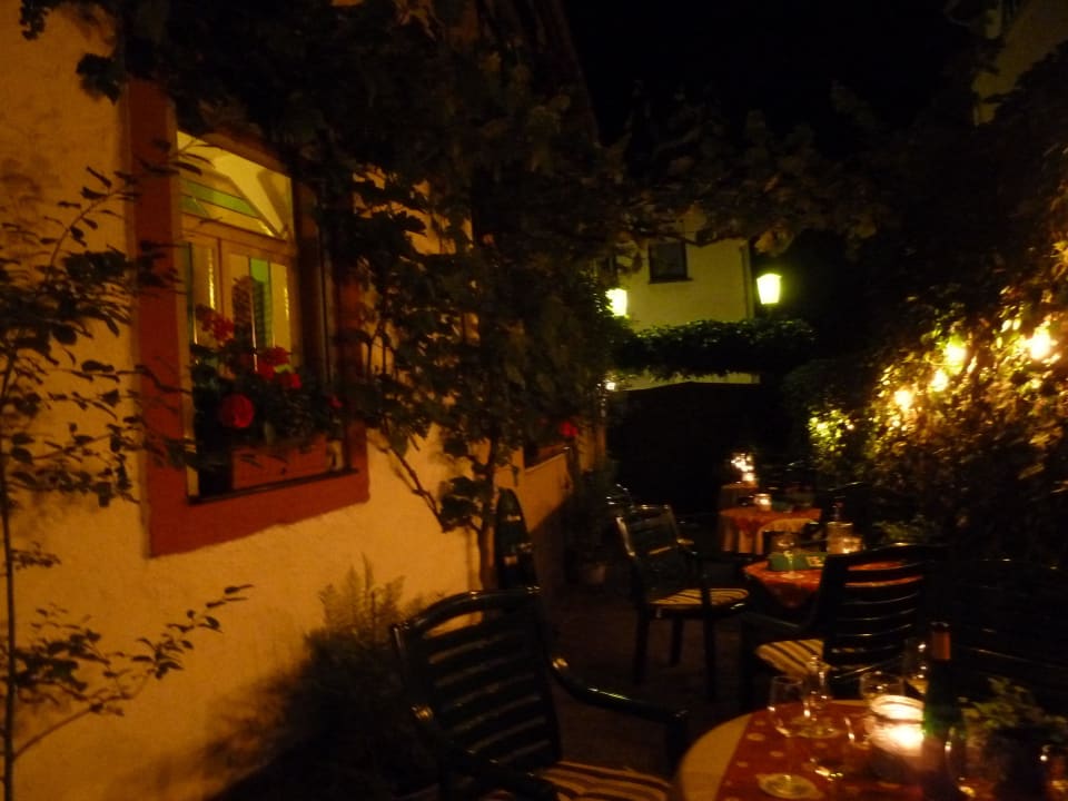 Weinhof am Abend Alte Weinstuben Steinfelder Hof