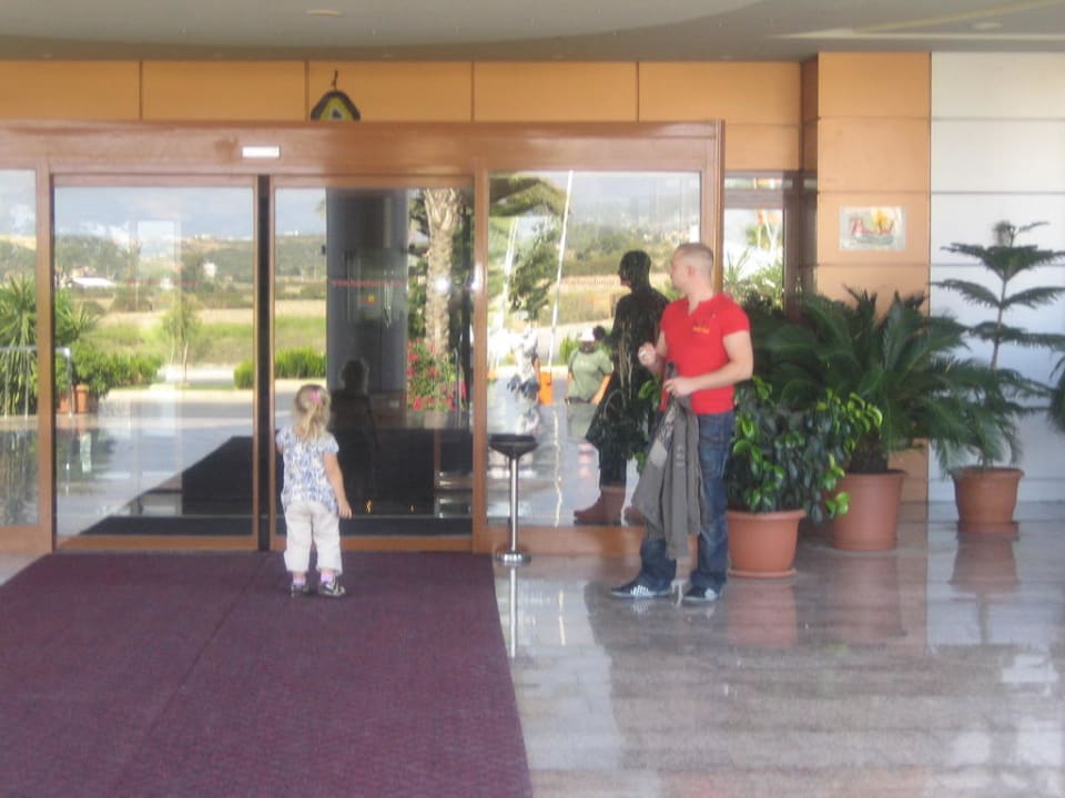 Eintritt in das Hotel Hane Family Resort