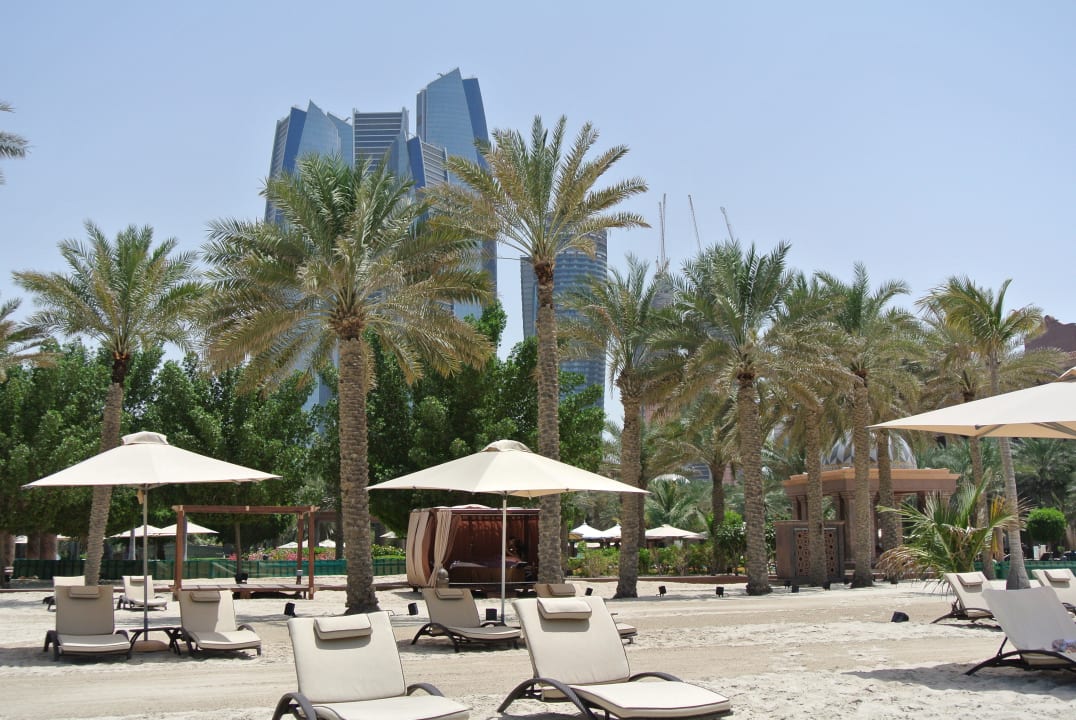 Liegen am Strand Emirates Palace Mandarin Oriental