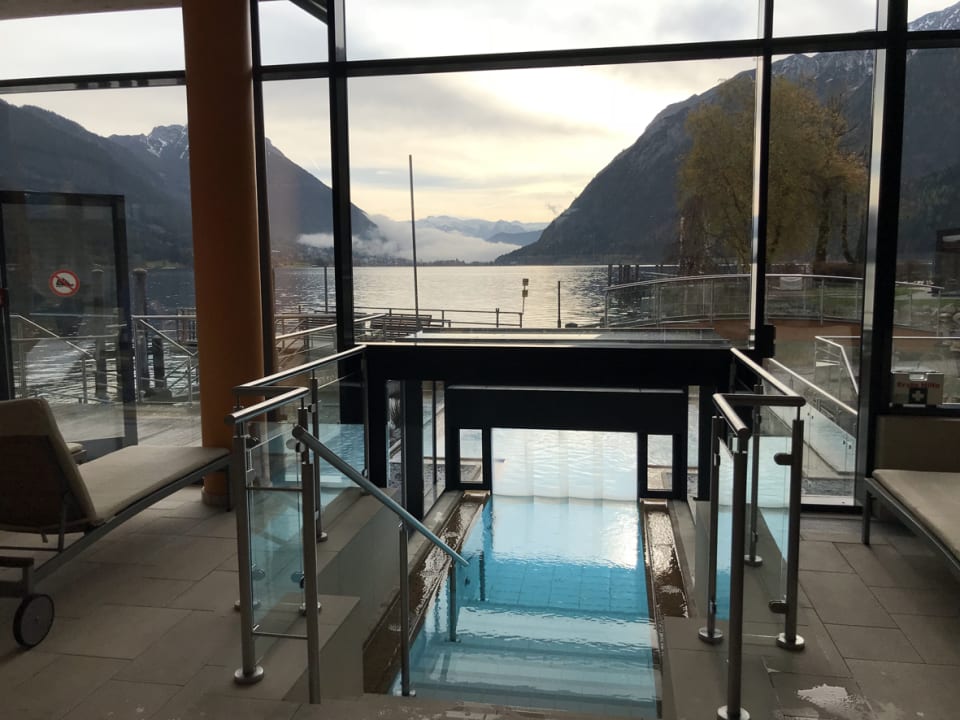 Vom Wellnessbereich zum Whirlpool aja Fürstenhaus am Achensee