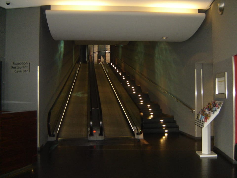 Eingang des Hotels Mövenpick Hotel Hamburg