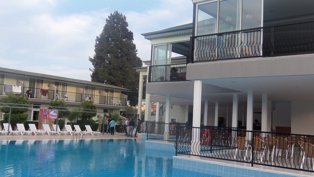 Poolbar mit Pool Sun Club Hotel