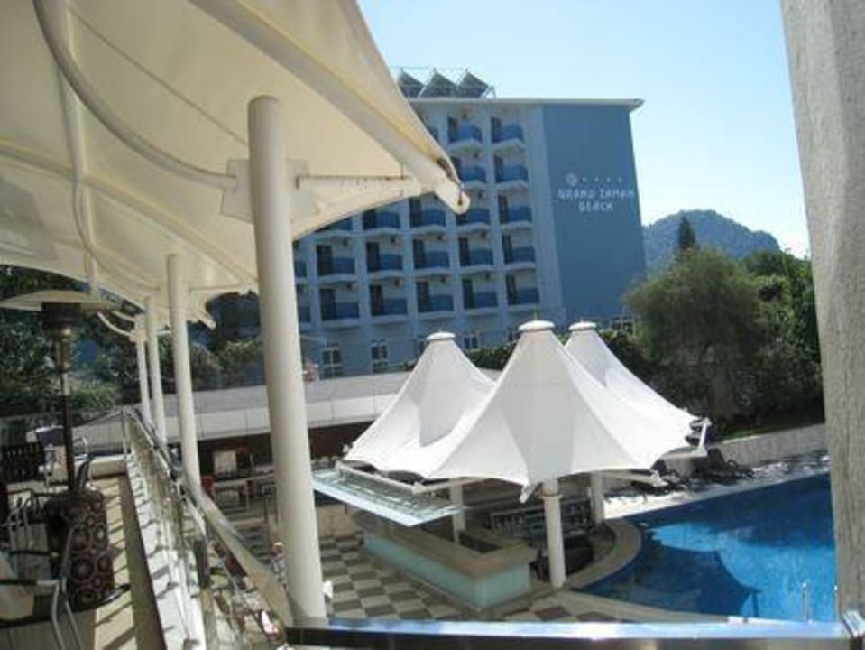 Poolbar Hotel Grand Okan
