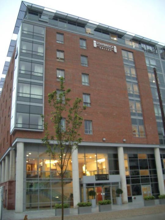 Eingang von der Straße "Keel Wharf" Hotel Staybridge Suites Liverpool