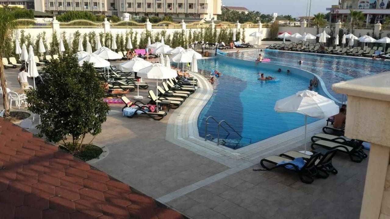 Traumhafter pool Well Palace Side