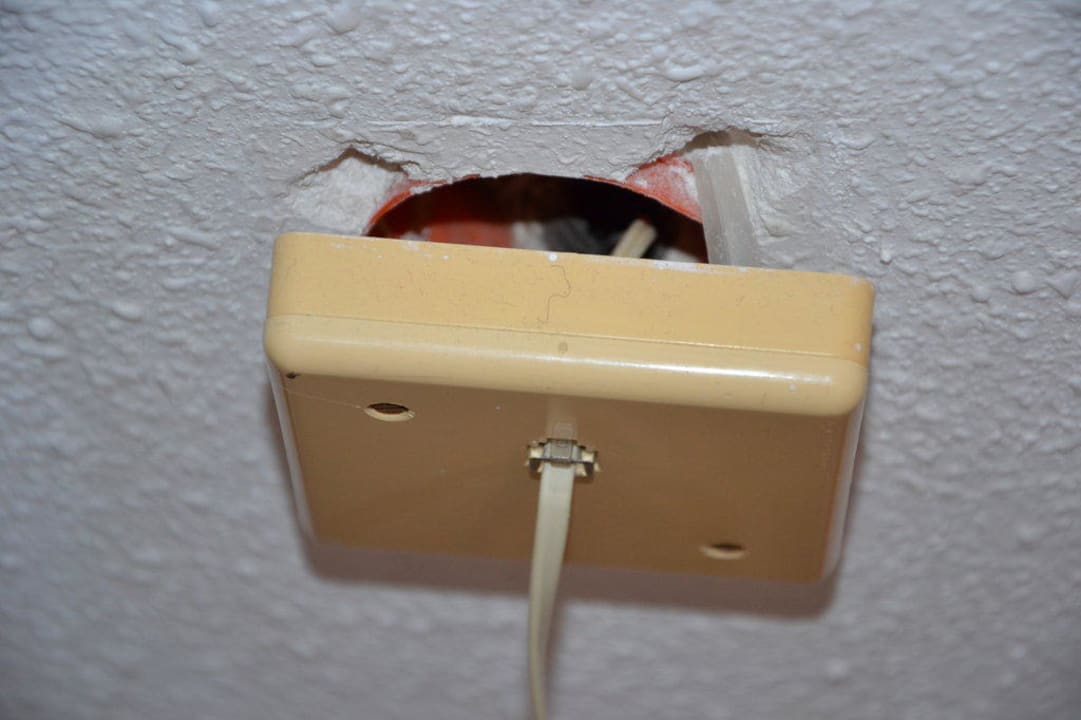 Kaputte Telefondose Parque Santiago III Official