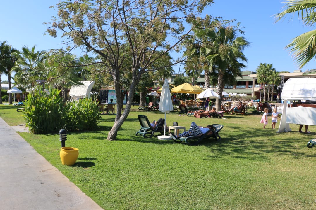 Gartenanlage Pine Beach Belek