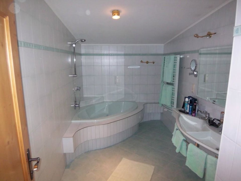 Großzügiges Badezimmer Hotel Zur Mühle