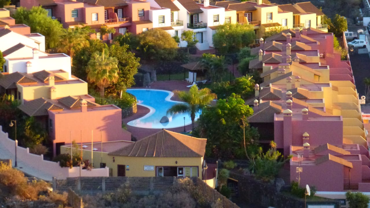 Die Appartementanlage in der Morgensonne Apartamentos Oasis San Antonio