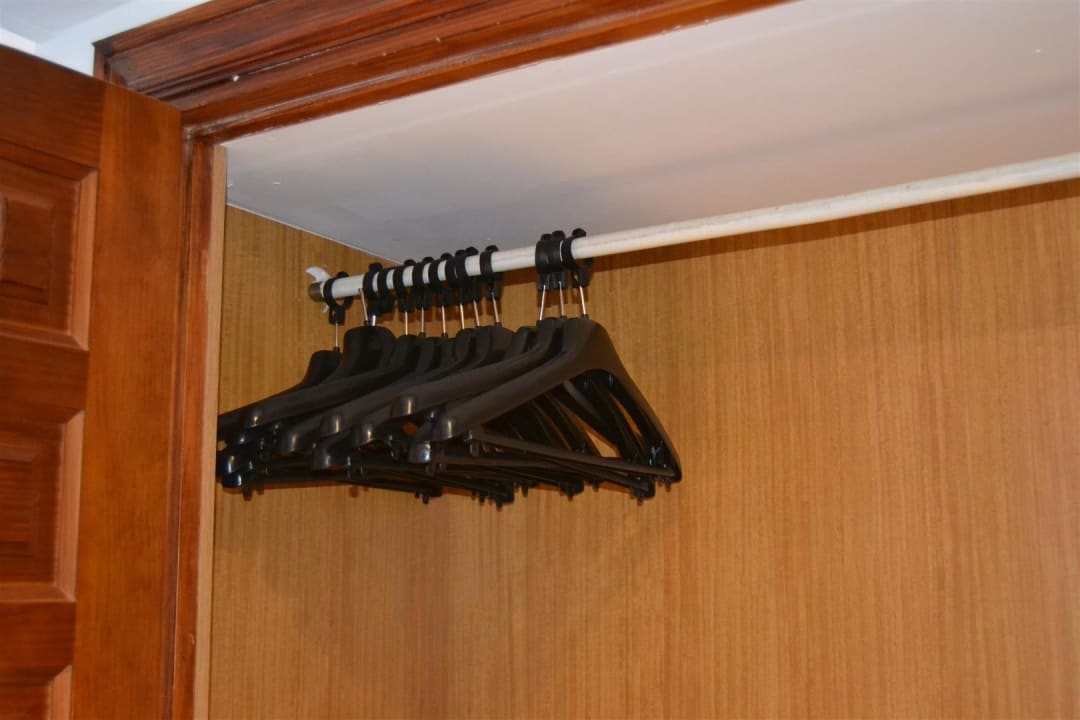 Kleiderkasten Bahía de Alcúdia Hotel & Spa