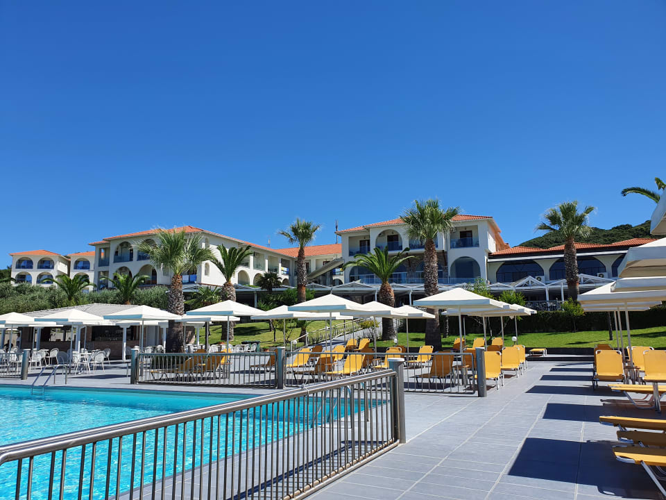 Pool Akrathos Beach Hotel