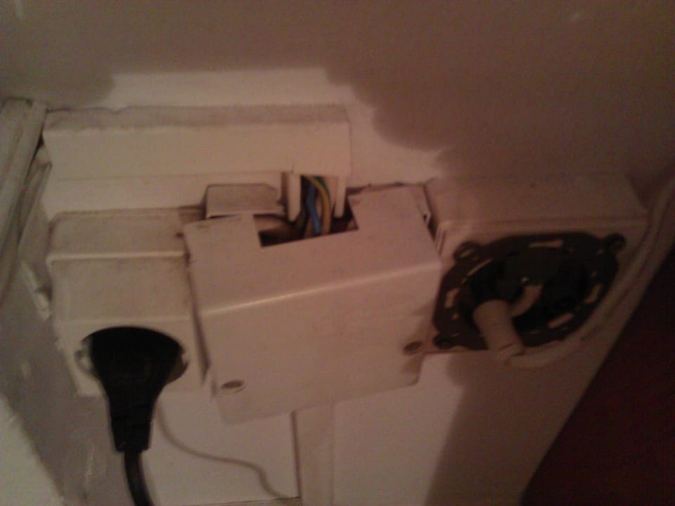 Freiliegende Kabel Hotel Marbel