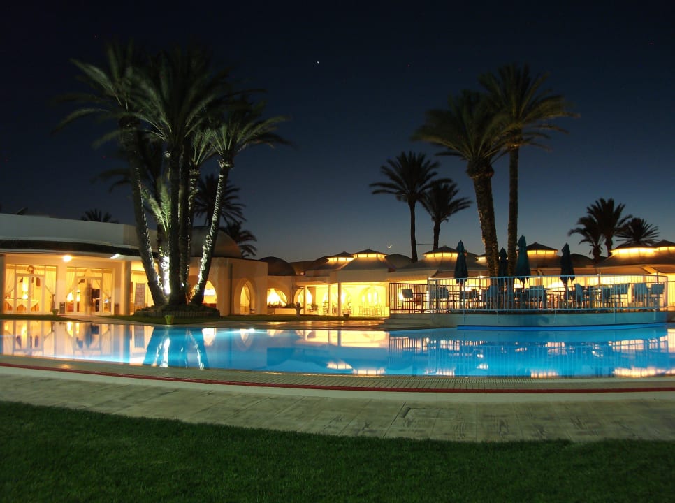 Pool by night Monarque Club Rivage