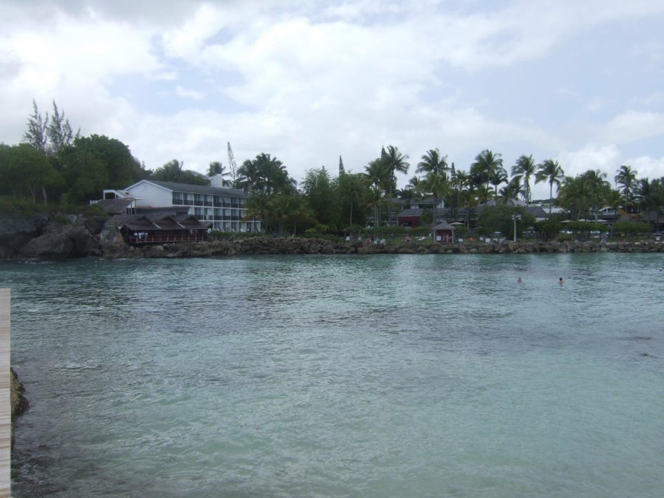 L'hotel vu de la jetée La Creole Beach Hotel & Spa