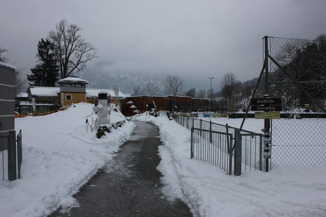 Weg zum See POST Family Resort