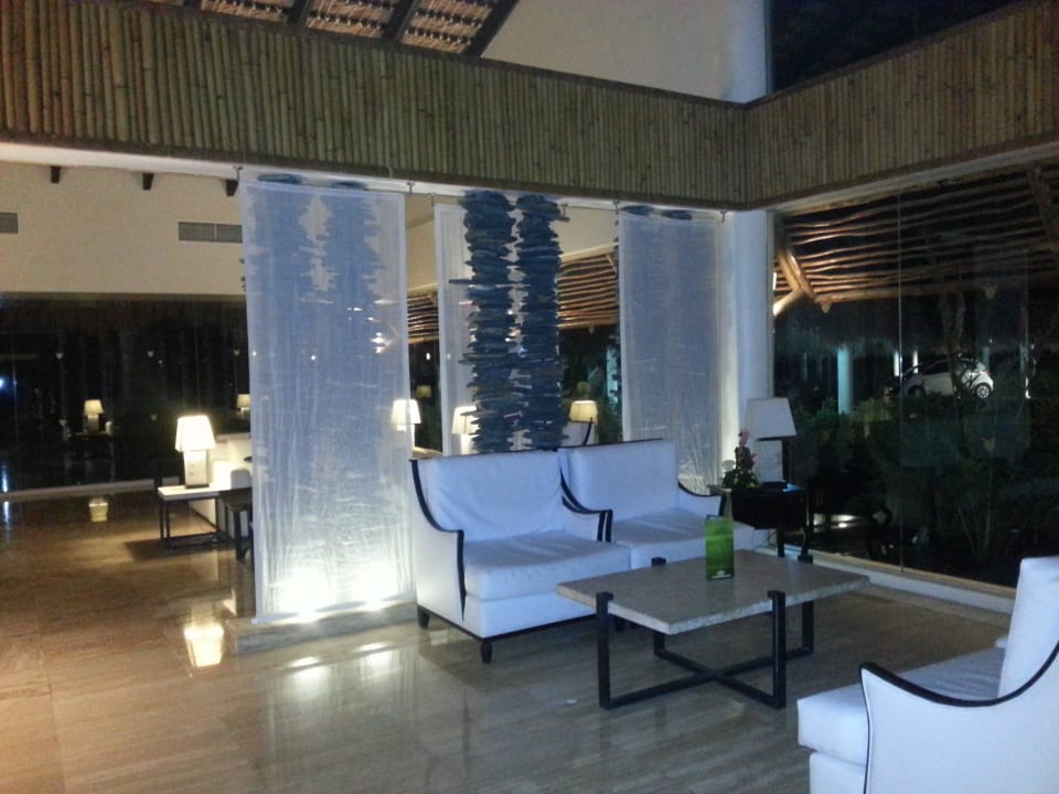 Elegante Sitzecken in der Lobby TRS Turquesa Hotel - Adults only