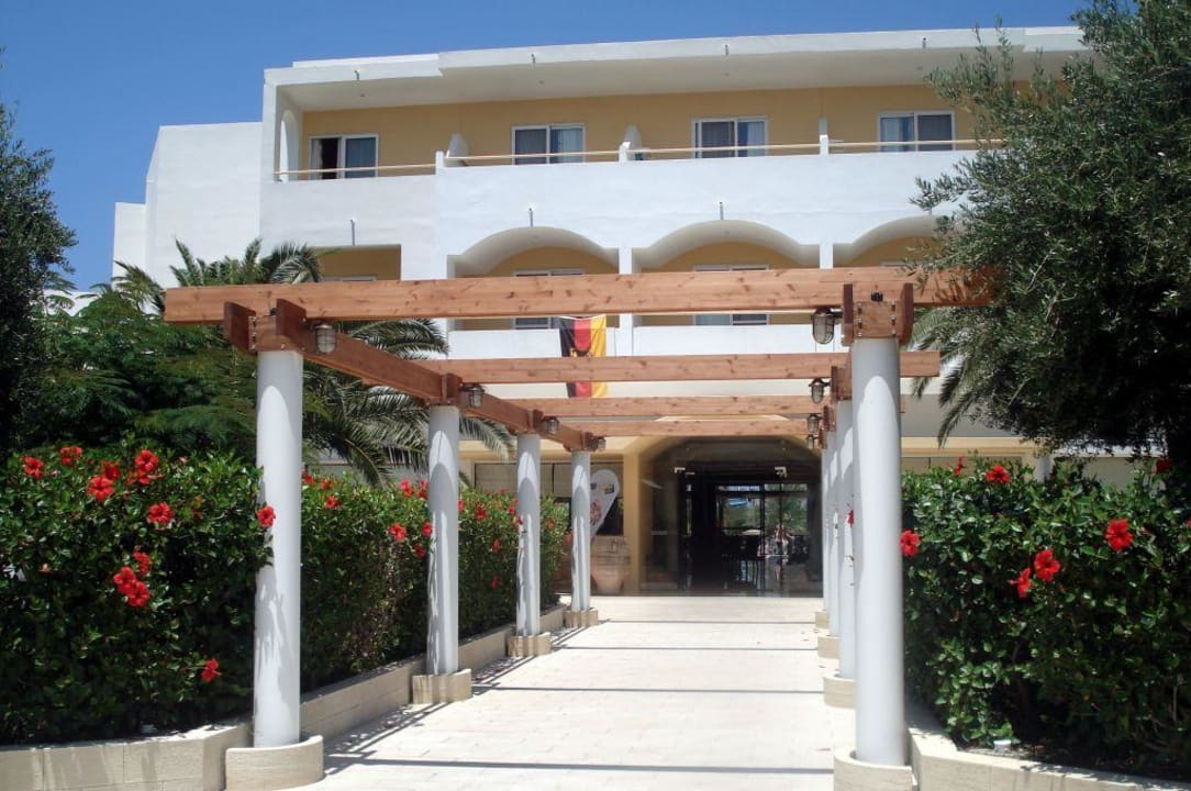 Hotel Eingang TUI KIDS CLUB Alex Beach