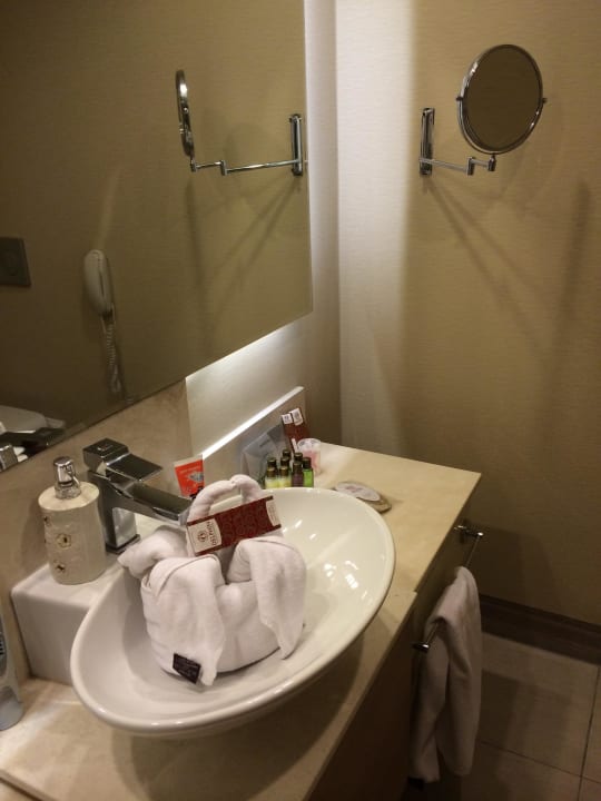 Bad vom Zimmer 6005 Hotel Delphin Imperial