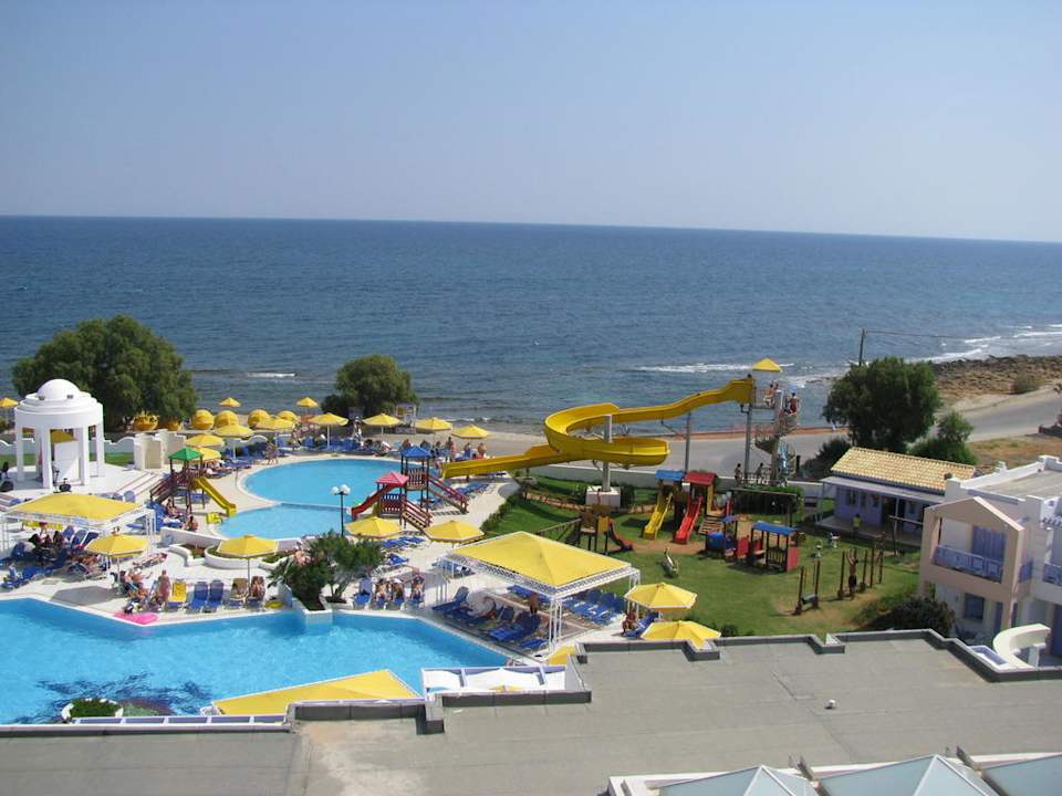 Widok z pokoju w budynku głównym Hotel Serita Beach
