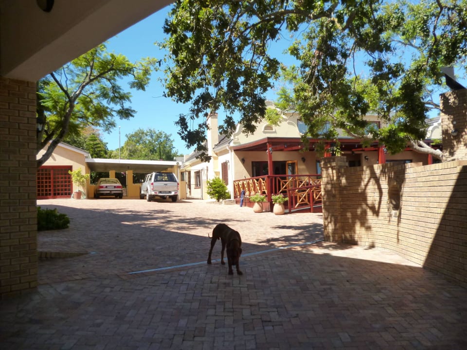 Gesamtanblich mit Wachnund(Kinderfreundlich ), At Winkfield House