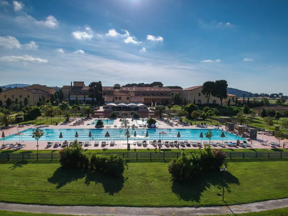 Pool Poggio all'Agnello – Sport & Active Holidays