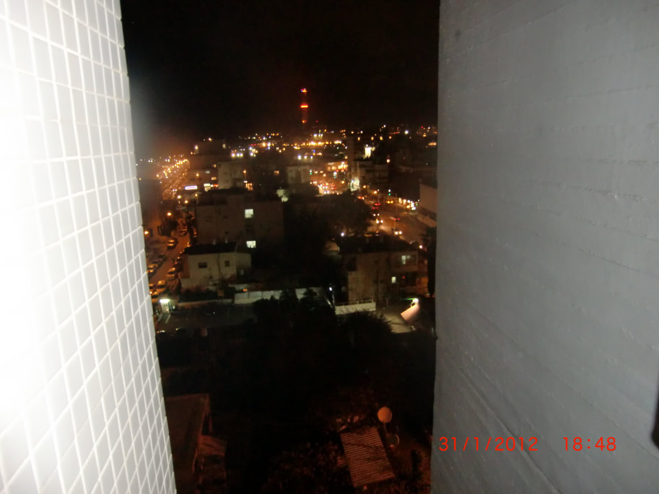 Blick auf die Hauptstraße Tal By The Beach - An Atlas Boutique Hotel