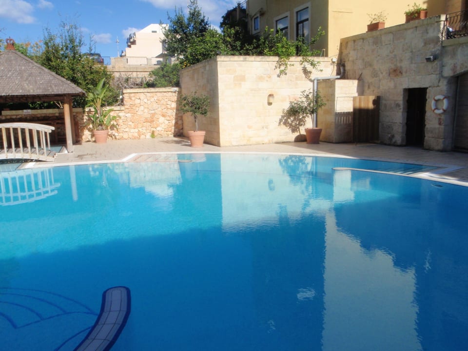 Woda w basenie Maritim Antonine Hotel & Spa Malta