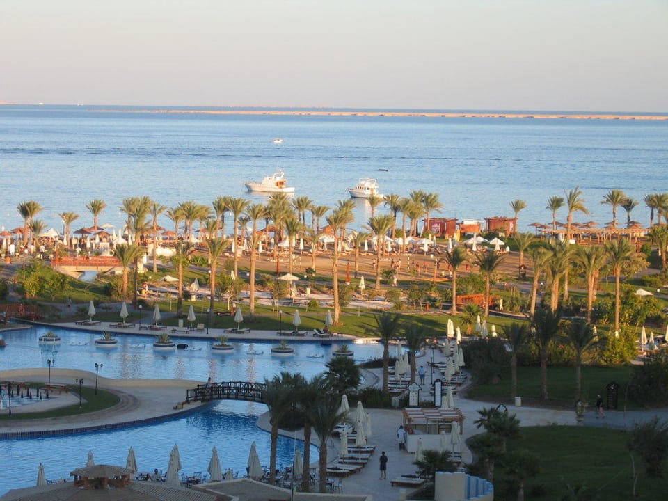 Pool und Strand Steigenberger ALDAU Beach Hotel