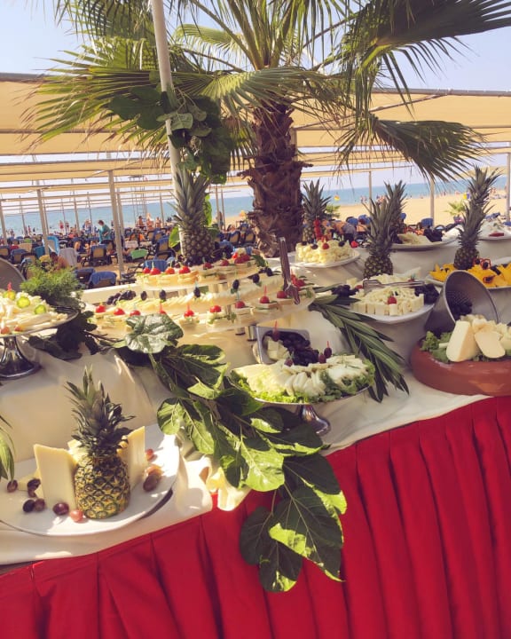 Strand Well Palace Side