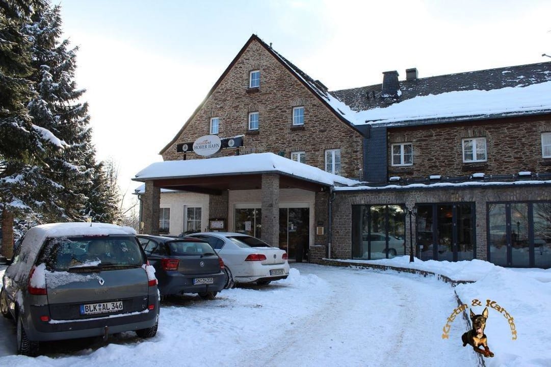 Eingang Sonnenhotel Hoher Hahn