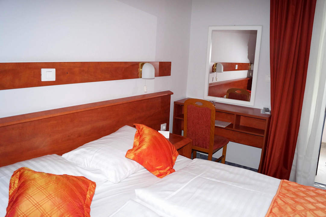 Raum / Zimmer / Schlafbereich (Innenansicht) Hotel Baska