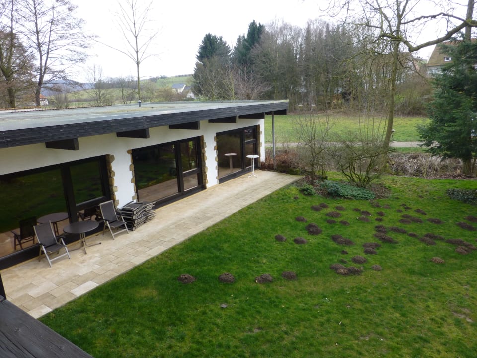 Blick aus dem Zimmer auf das Schwimmbad Landhotel Der Schwallenhof