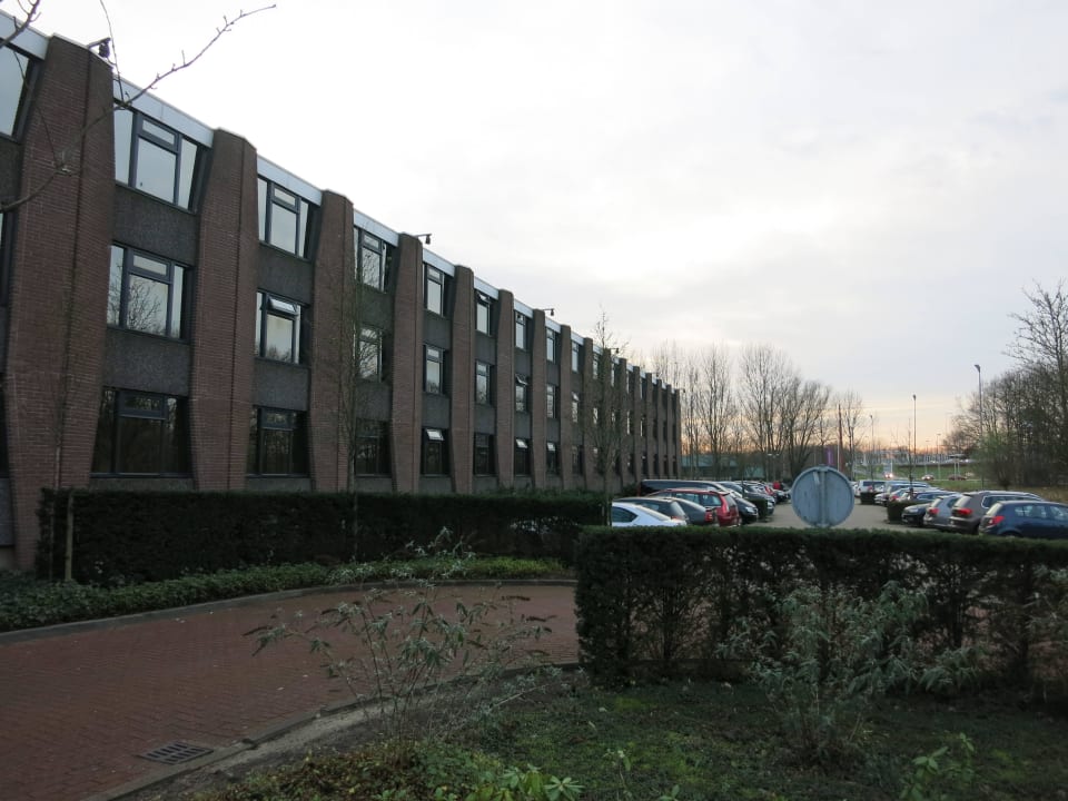 Ein Blick aufs Hotel mit Parkplatz Mercure Hotel Amsterdam West
