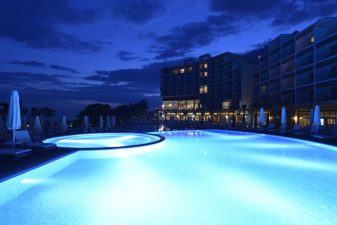 Adult endless pool Akra Sorgun Tui Blue Sensatori